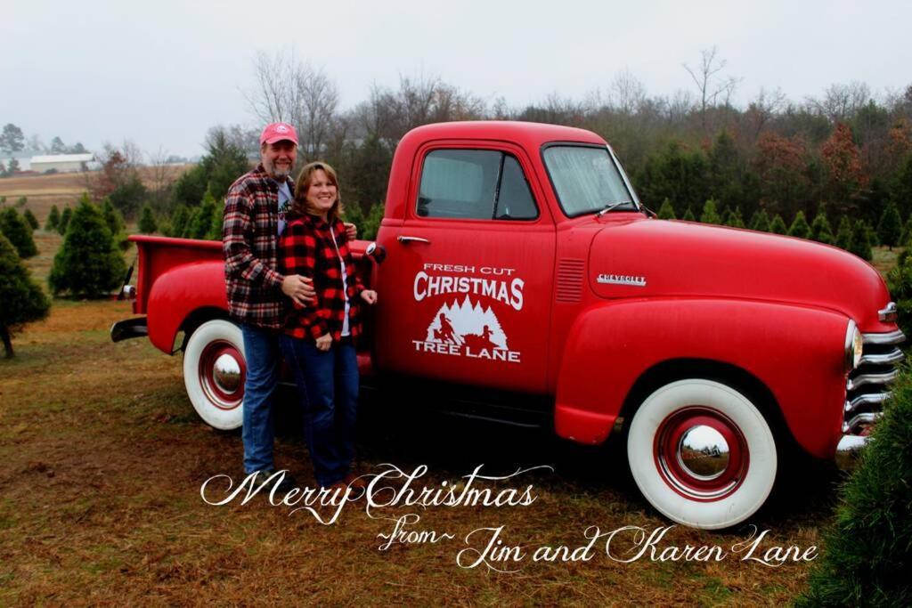 Rural Life On A Real Christmas Tree Farm! Hallmark Experience! 오작스 외부 사진