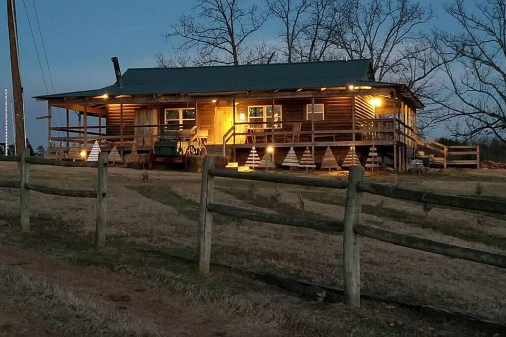 Rural Life On A Real Christmas Tree Farm! Hallmark Experience! 오작스 외부 사진